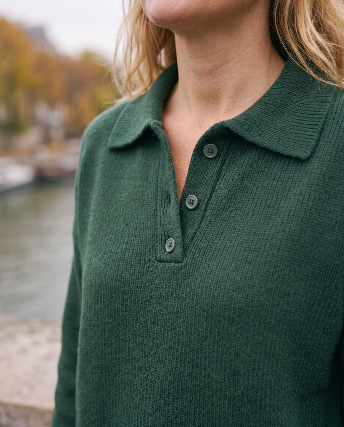 Pull polo en maille Agathe — détail col et boutons
